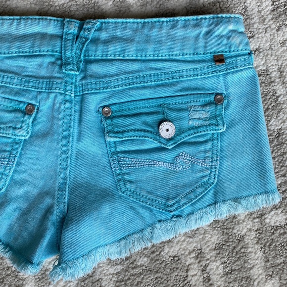 •Almost Famous• Low-Rise Distressed Shorts - Picture 8 of 9
